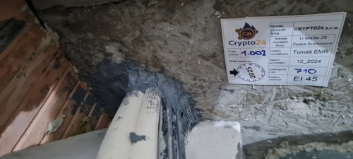 Těsnění prostupů a kabelů potrubí tmelem PROMASEAL®-AG